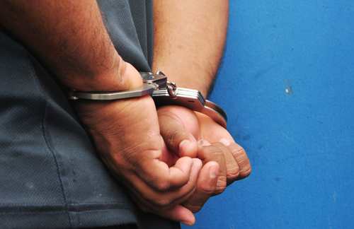 Detenido acusado de golpear a su pareja y quemarle ajuares en Haina - CDN